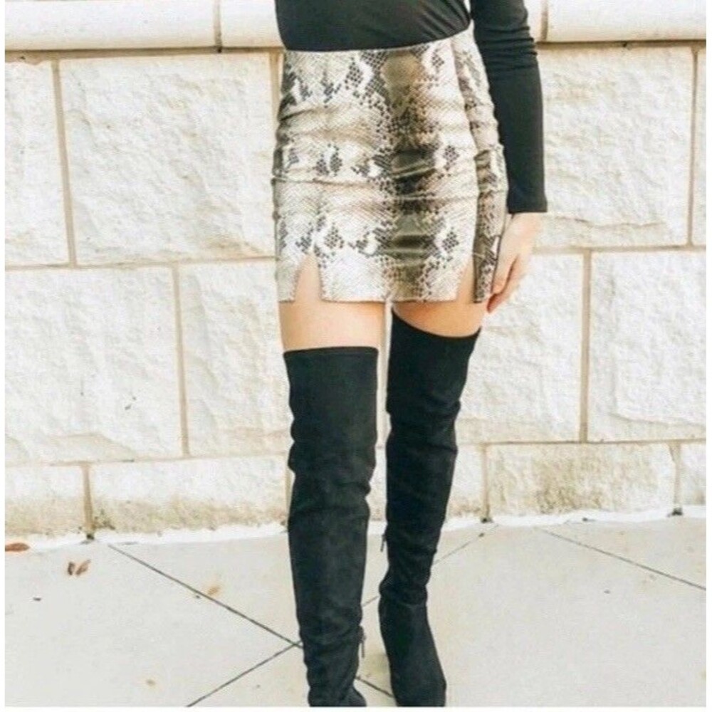 NWT Vestique Total Upgrade Faux Snake Mini Skirt Size Large Side Zipper City